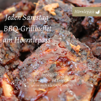 Leckeres BBQ-Grillbuffet, das jeden Samstag am Hörnlepass serviert wird. Genießen Sie von 17:00 bis 20:00 Uhr köstliche Grillgerichte in geselliger Atmosphäre. | © Alpengasthof Hörnlepass GmbH
