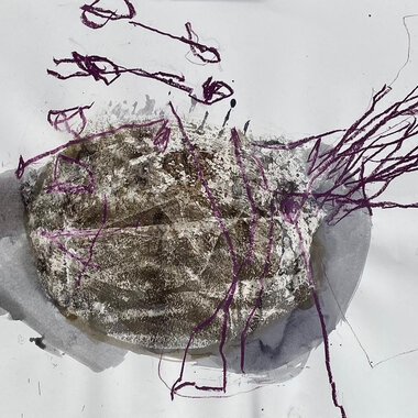 An artistic representation with an oval shape, designed with brown and purple lines and structures. The colors give the image a creative and abstract touch. | © Das Naturhotel Chesa Valisa | Petra Losse-Brust