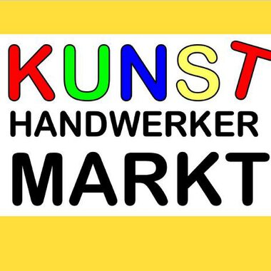 Einfarbiger Hintergrund mit buntem Text. Die Wörter „KUNST HANDWERKER MARKT“ heben ein Kunsthandwerkereignis hervor. | © Jogi Hoevel