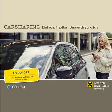 A modern urban area with a black car and a woman looking at her phone. The text emphasizes the benefits of car sharing: simple, flexible, and environmentally friendly. | © Walser Raiffeisen Holding | Caruso