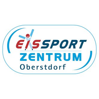 Ein Logo des Eisportzentrums Oberstdorf. Es zeigt den Schriftzug „Eis Sport Zentrum“ in blau und rot mit einem grafischen Element. | © Eissportzentrum Oberstdorf Logo