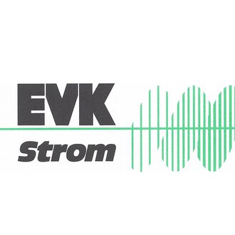 Das Bild zeigt das Logo von EVK Strom mit einer grafischen Darstellung von Wellenlinien. Die Farben sind Schwarz und Grün. | © Energieversorgung Kleinwalsertal Logo