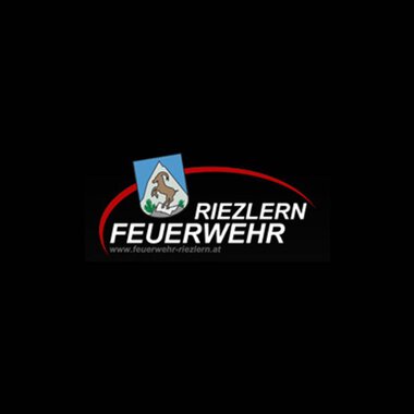 Ein Logo der Feuerwehr Riezlern. Es zeigt ein Wappen mit einem Ziegenbild und dem Namen "FEUERWEHR". | © Feuerwehr Riezlern Logo
