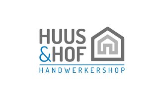Ein modernes Logo für einen Handwerkershop mit dem Namen "Huus & Hof". Es zeigt ein stilisiertes Haus und betont handwerkliche Dienstleistungen. | © Logo Huus & Hof Riezlern