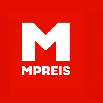 Ein rotes Logo mit einem großen weißen „M“ und dem Schriftzug „MPREIS“ darunter. Es steht für ein Unternehmen im Einzelhandel. | © Logo MPreis