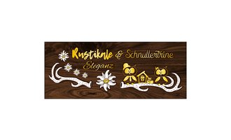 A creative graphic with the text "Rustic & Pacifier" in elegant font. Below are stylized owls and flowers depicted on a wood-like background. | © Rustikale Eleganz Logo