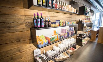 A well-designed sales area with shelves offering various products. Among them are drinks, food, and personal care products. | © Kleinwalsertal Tourismus | Frank Drechsel